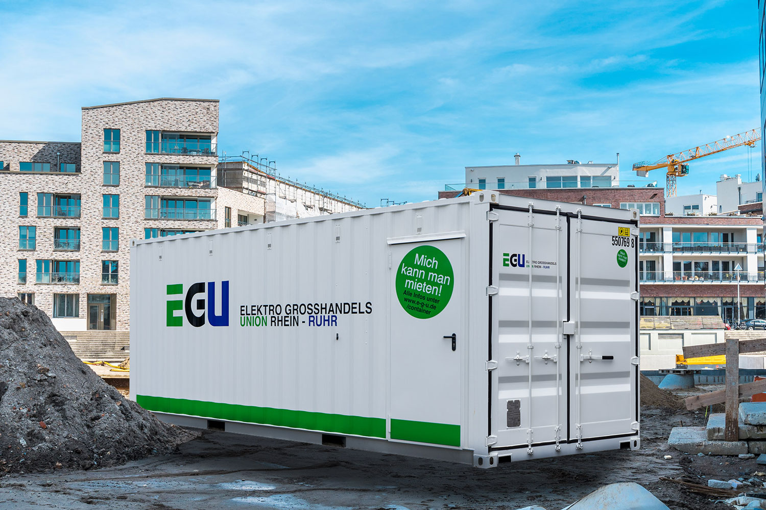 EGU Material Container Verleih stehend auf einer Baustelle